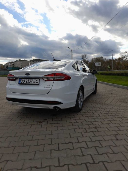 Ford Fusion Hybrid 2017