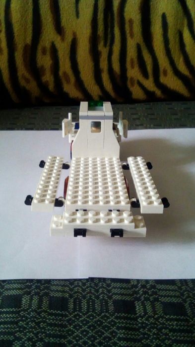 2 Машинки з орегинального лего.