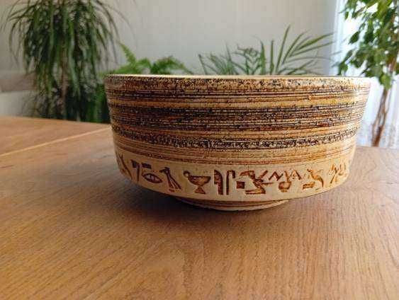 Misa ceramiczna prążkowana szkliwiona hieroglify lata 60 XX w
