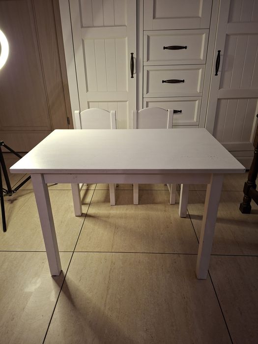 Zestaw dziecięcy IKEA SUNDVIK – stolik + 2 krzesełka, drewno, biały