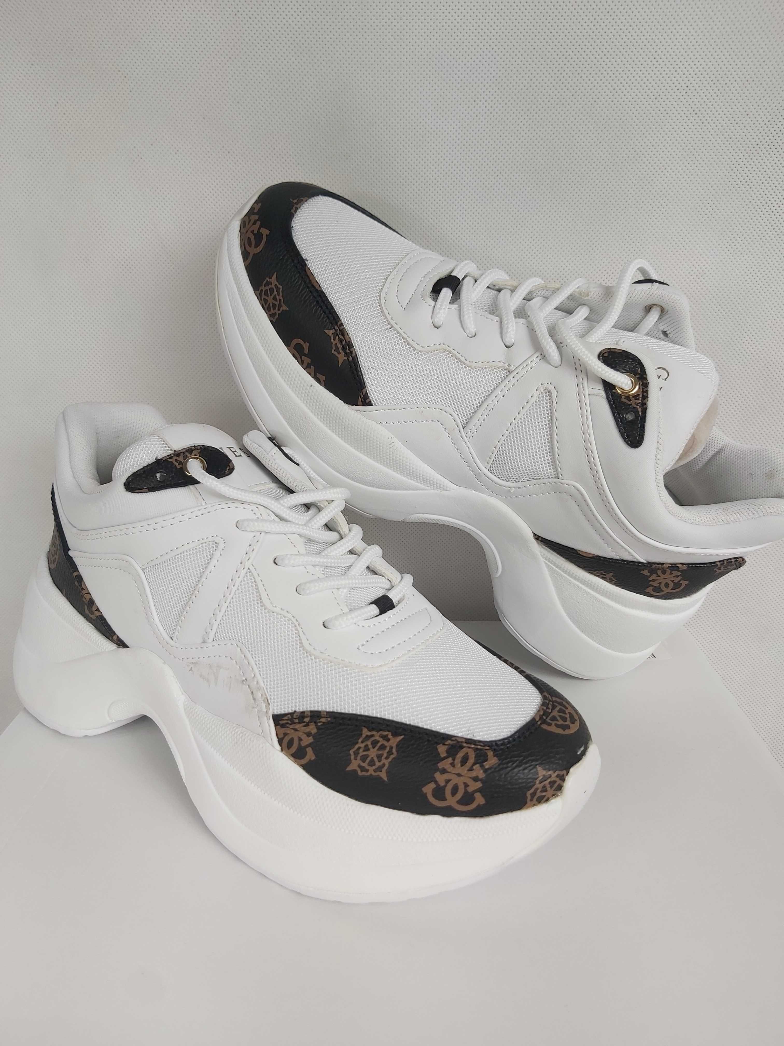 SP Białe sneakersy GUESS monogram platforma 38 trampki