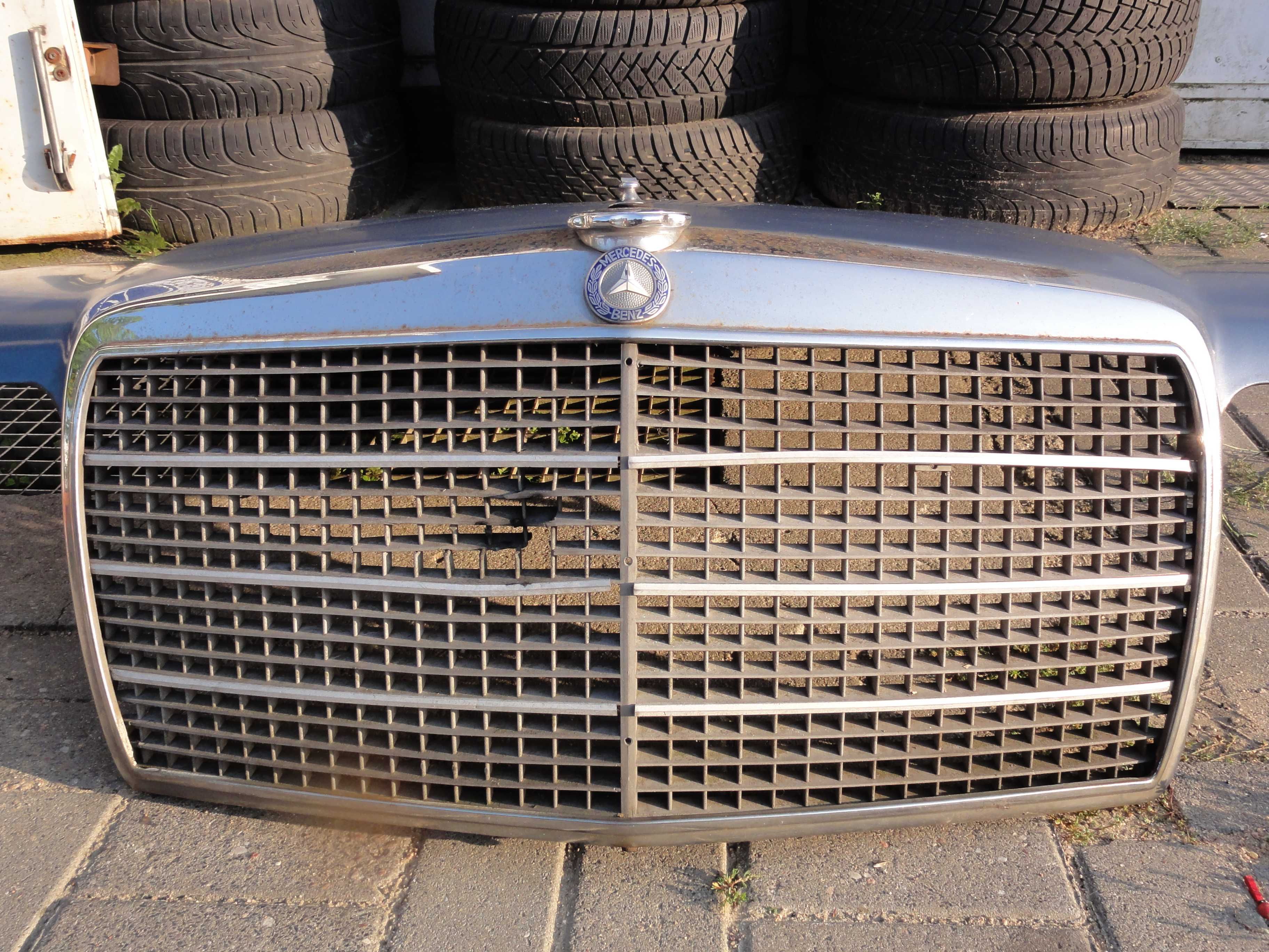 Mercedes w114 w115 II seria maska pokrywa silnika z grillem