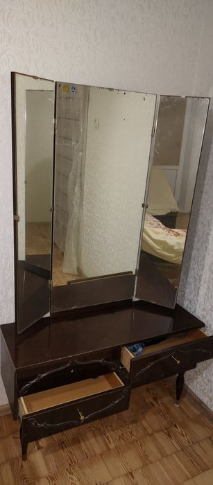 Трюмо трильяж  .