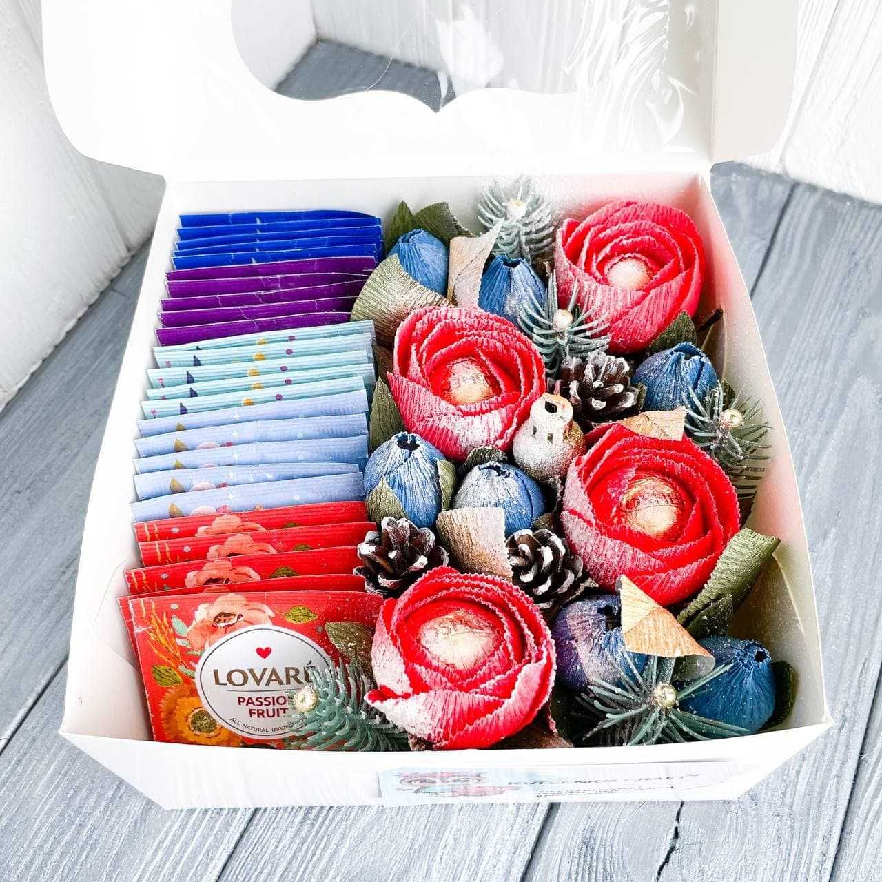 Sweetbox z kwiatami i cukierkami (rozmiar S)