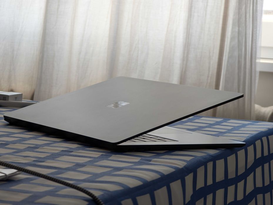 Microsoft Surface Laptop 5 15" i7-1265u / 16 RAM / 256 SSD