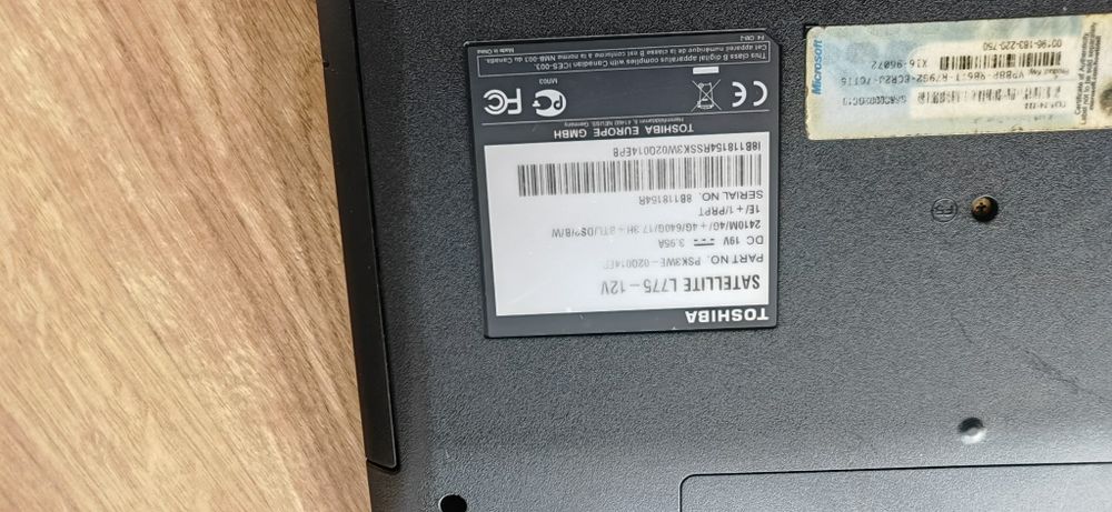 TOSHIBA Satélite 775 L12V