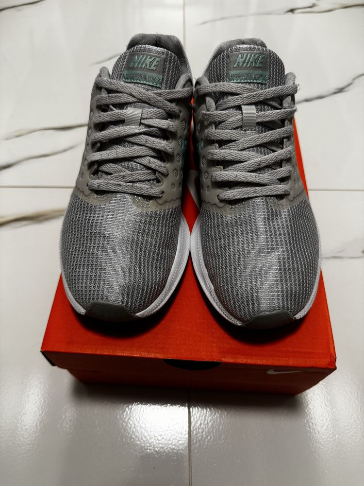 Женские кроссовки Nike, размер 39