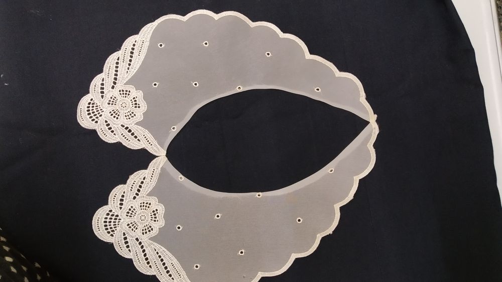 Gola em organza bordada para aplicar