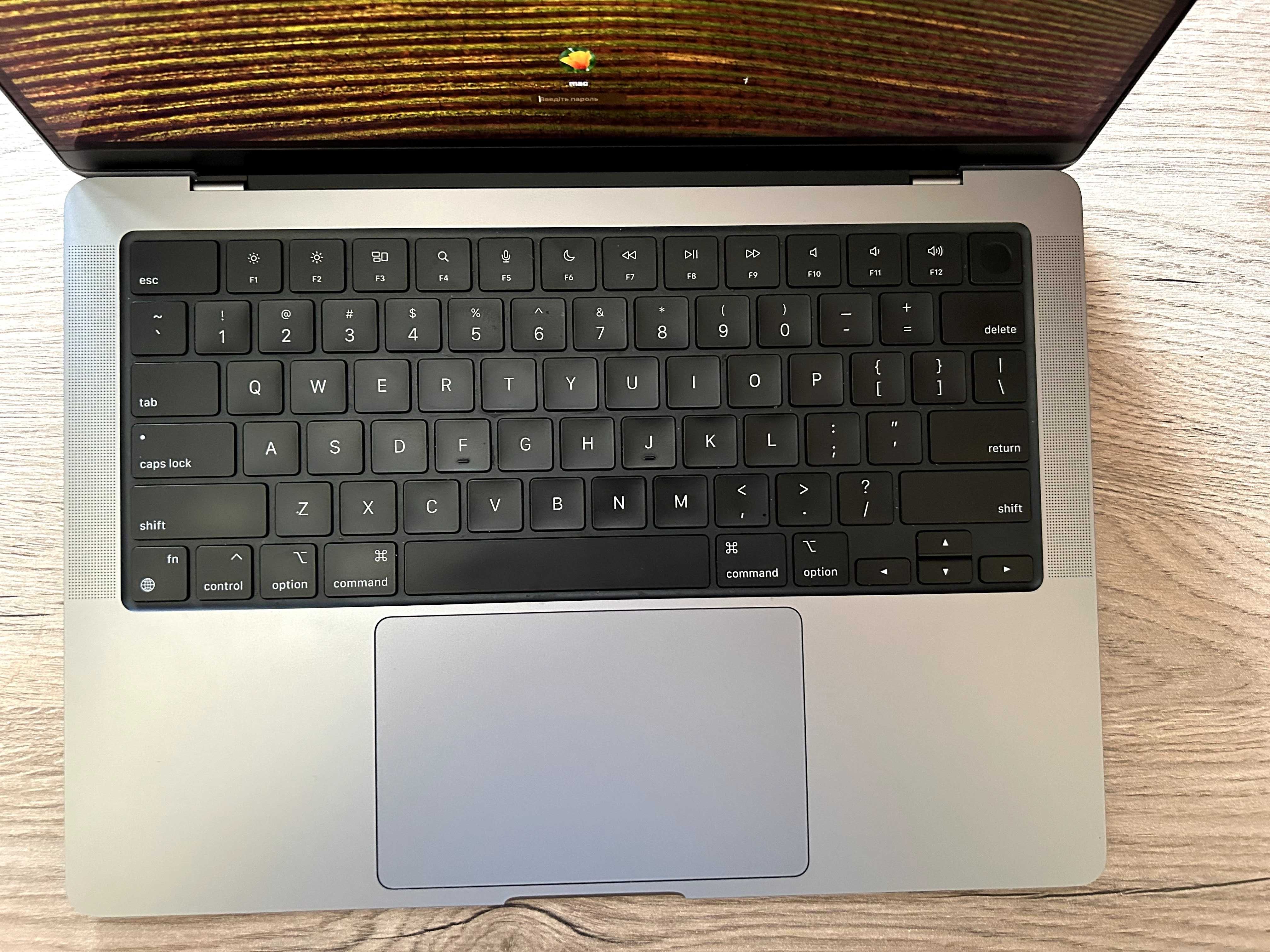 Продам MacBook Pro 14, M1 Pro, 16/512 Space Gray