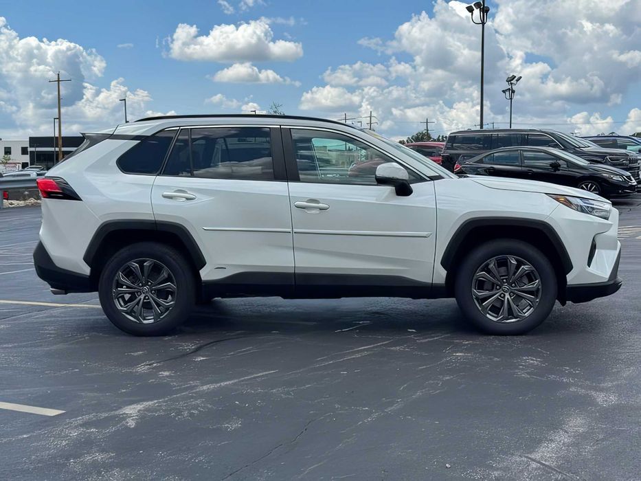 Toyota RAV4      2022