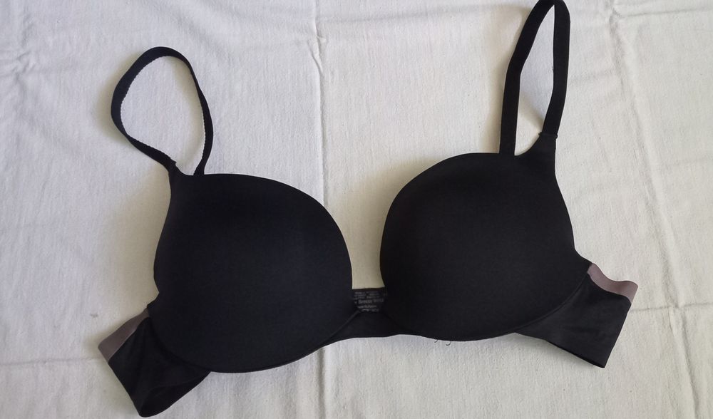 Нижня білизна, бюстгалтер