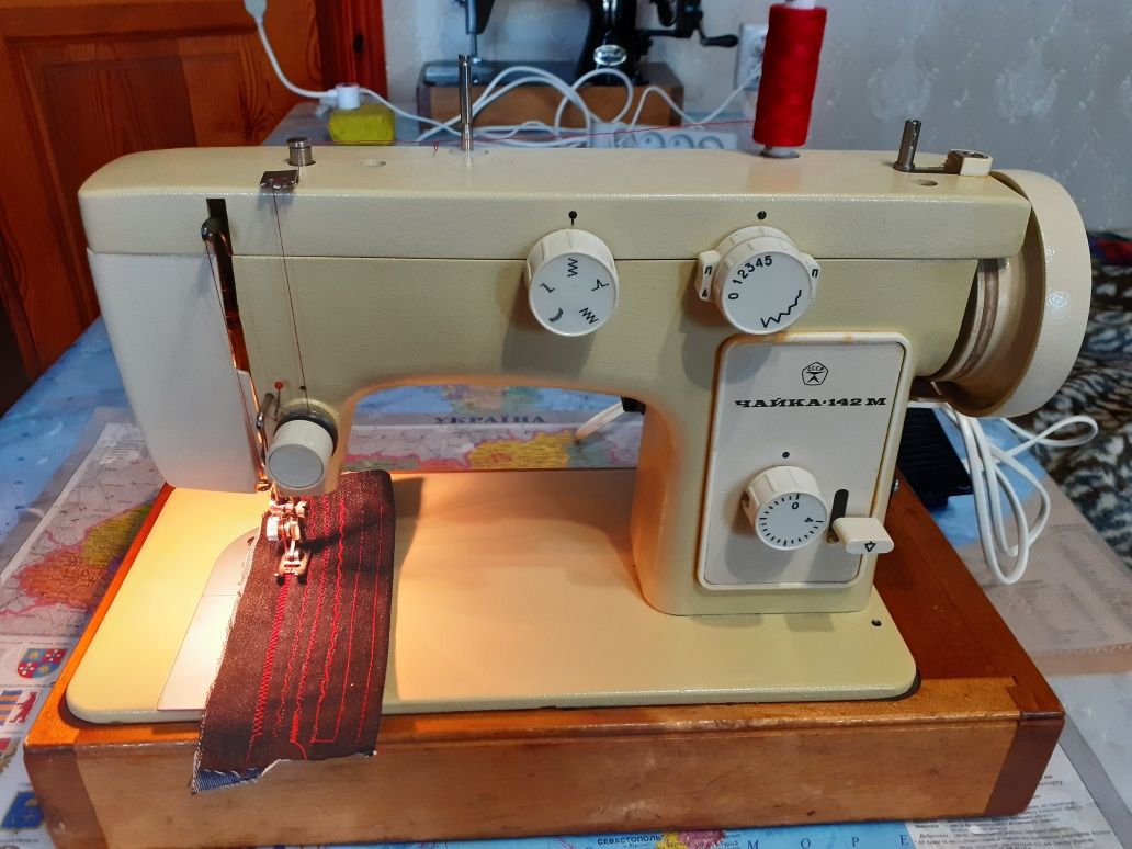Швейная машинка с электродвигателем
