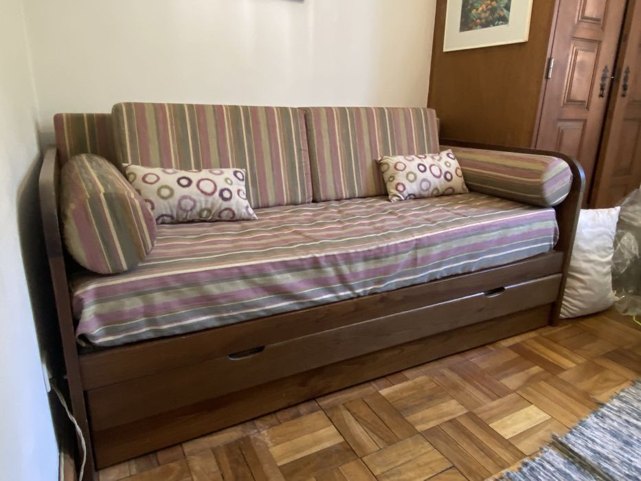Sofá-cama com gaveta c/colchão