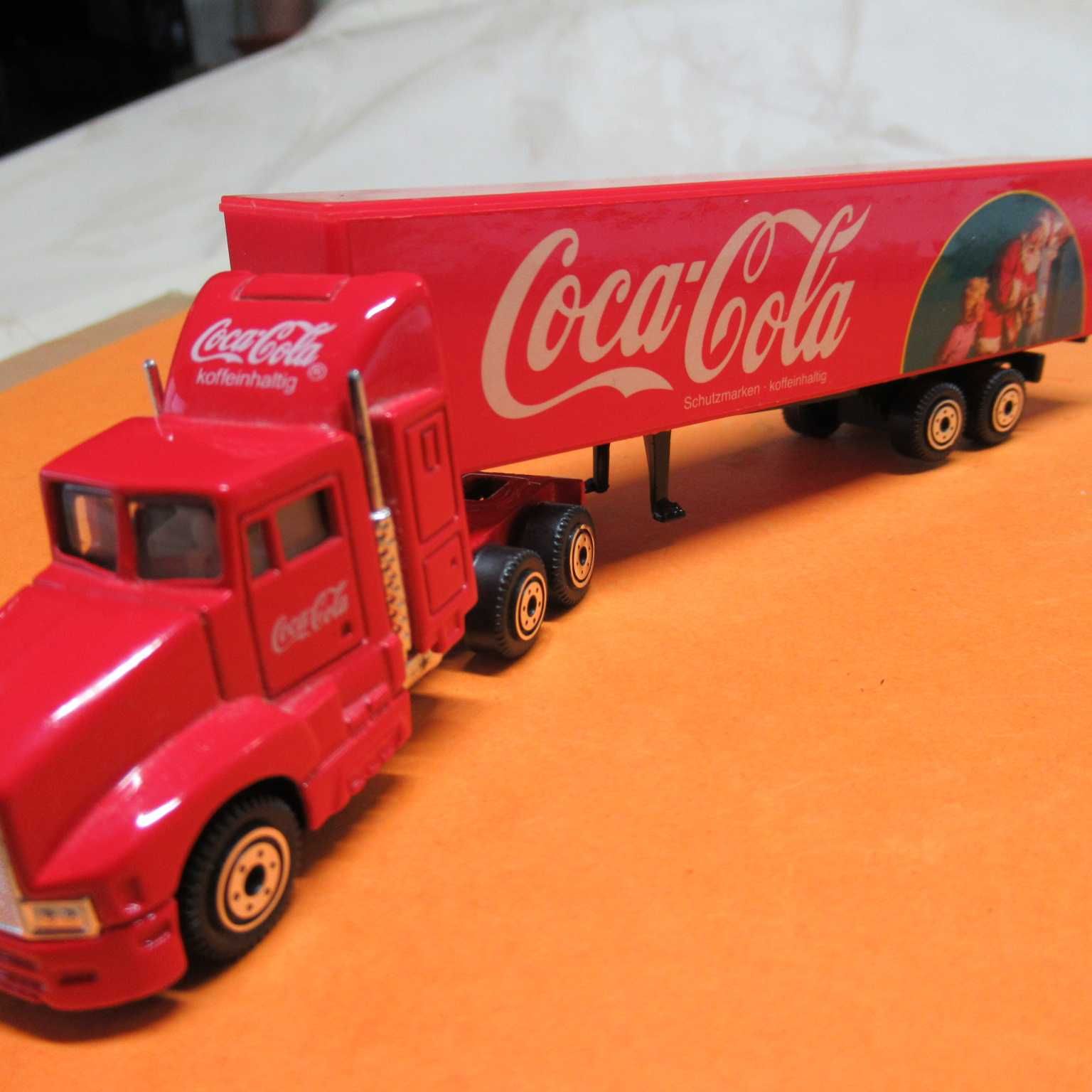 (122/28)-camião transporte  da Coca Cola novo