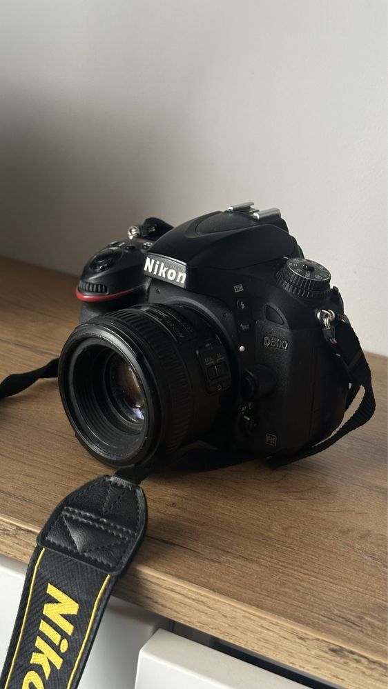 Aparat Nikon D600 + obiektyw 50mm + karta pamieci