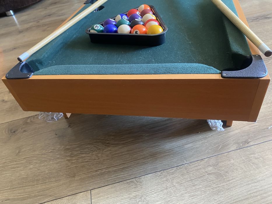 Stół bilardowy na nóżkach
