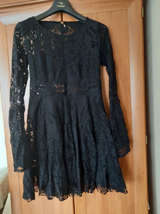 Czarna koronkowa sukienka Made in China
