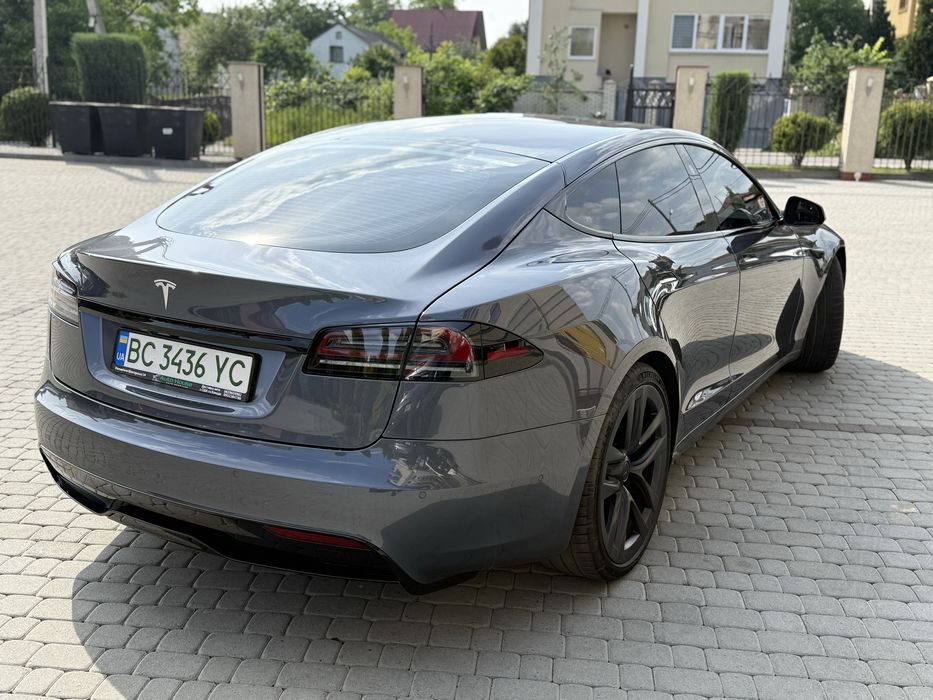 Tesla model s 2022 (тесла модел s 2022 року)