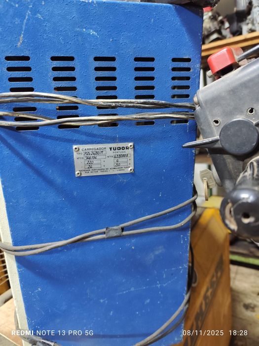 Empilhador Pimespo a baterias funcionar