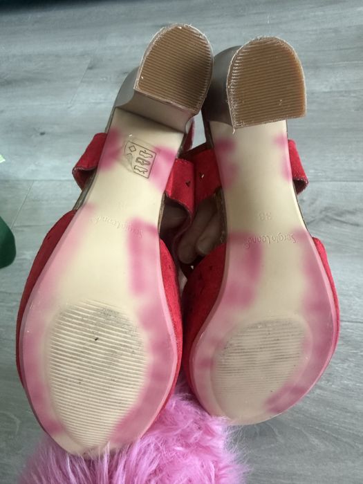 Nowe buty 38 koturna słupek czerwone