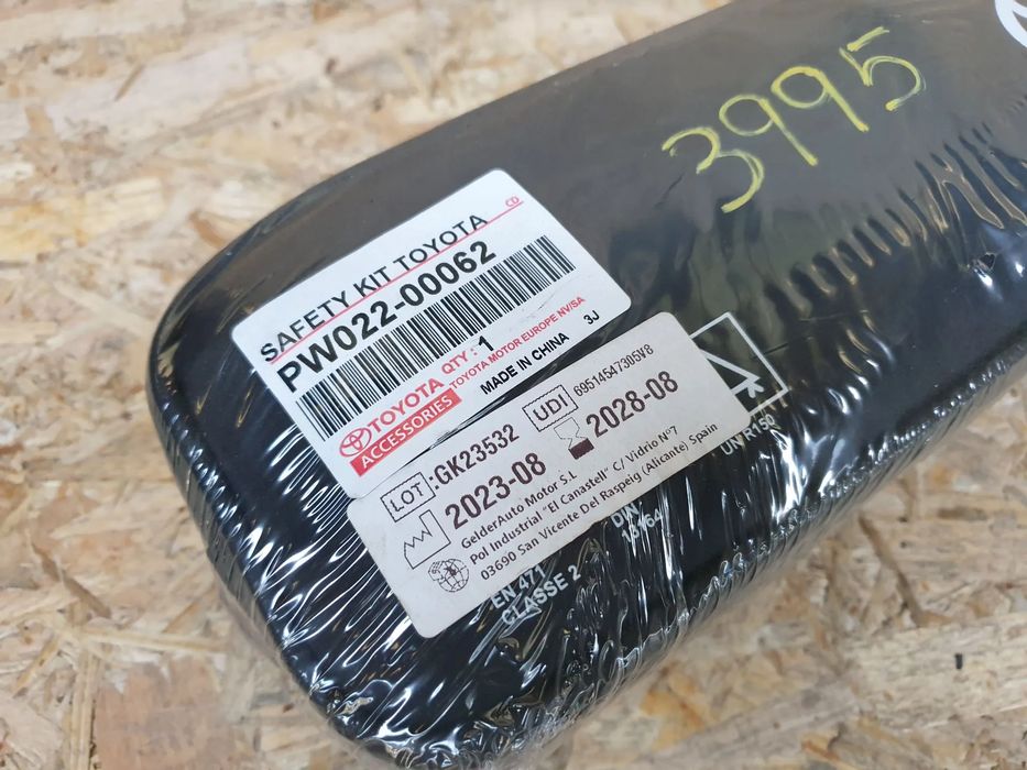 Triângulo de sinalização TOYOTA Yaris Cross (MXP_)