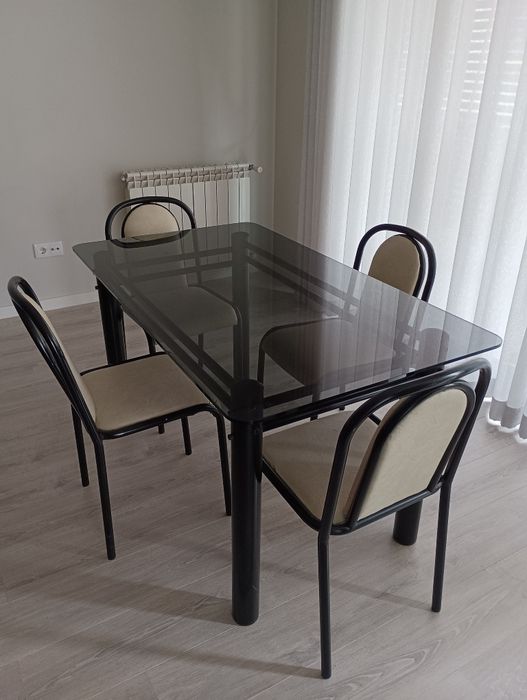 Mesa com 4 cadeiras