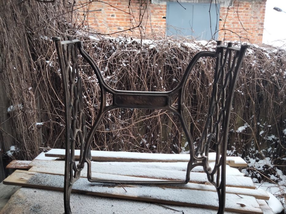 Подножка к швейной машинке