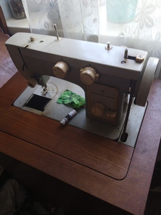 Швейна машинка "Чайка"