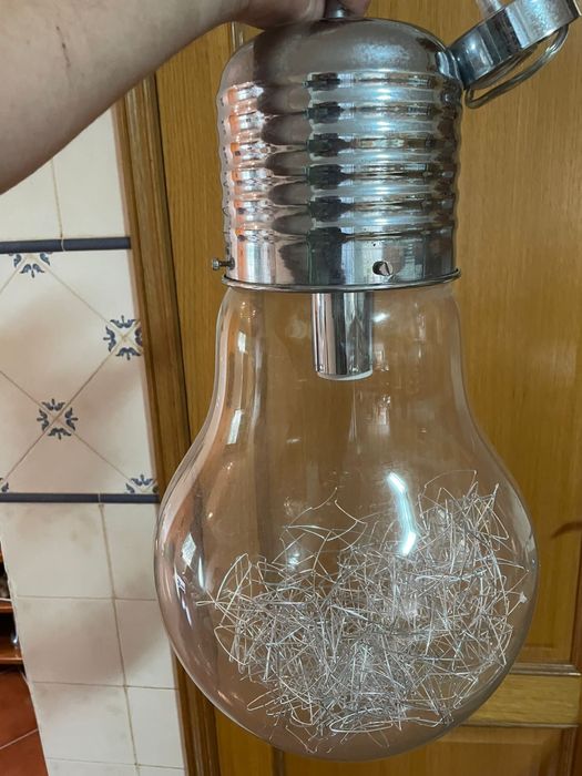 Candeeiro de teto em forma de lâmpada