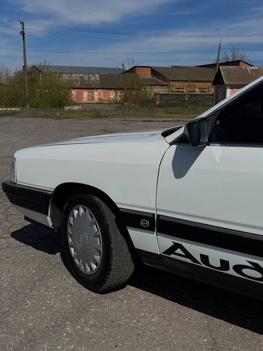 Audi 200 біла 1.8 не гнила
