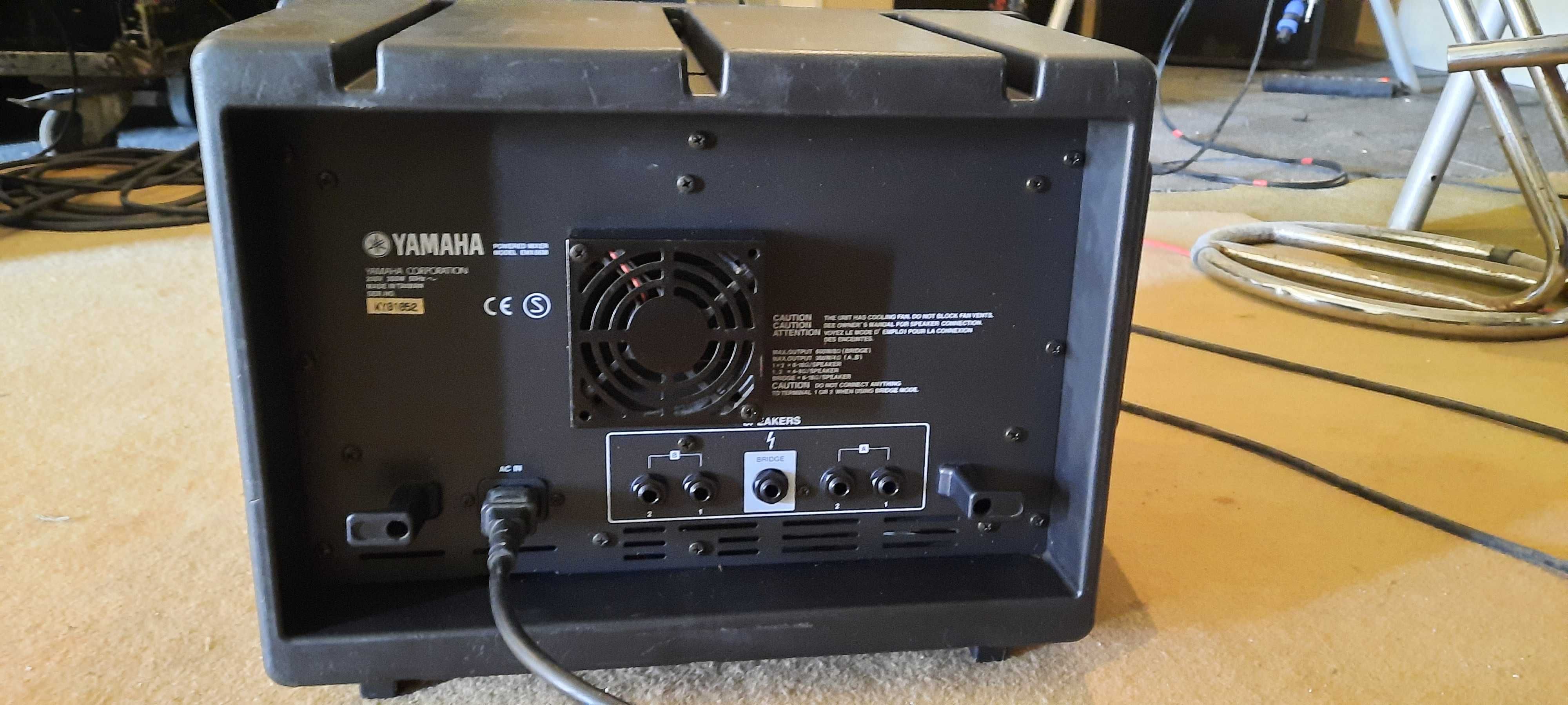 Mesa de som amplificada YAMAHA EMX 66M - 600W/RMS