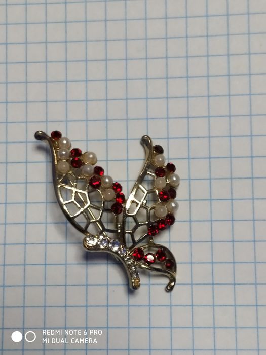 Винтажные броши, подвески.