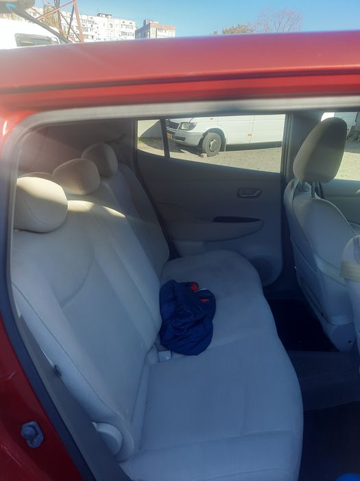 NISSAN LEAF 2012 рік