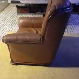 Sofa individual em pele