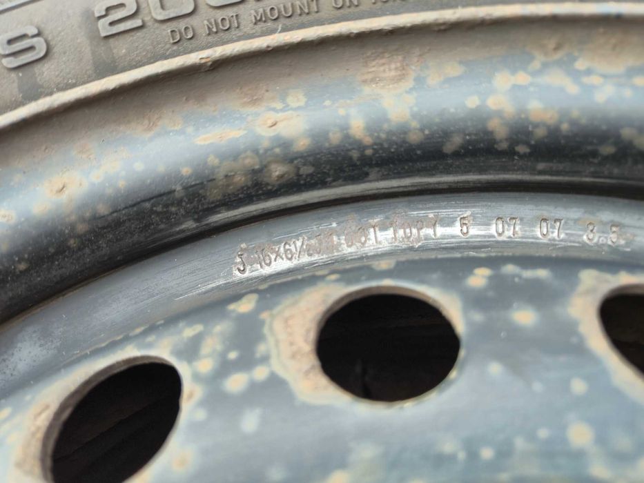 Opony zimowe Dębica Frigo 2 205/55R16 z felgami J16x6,5 Honda