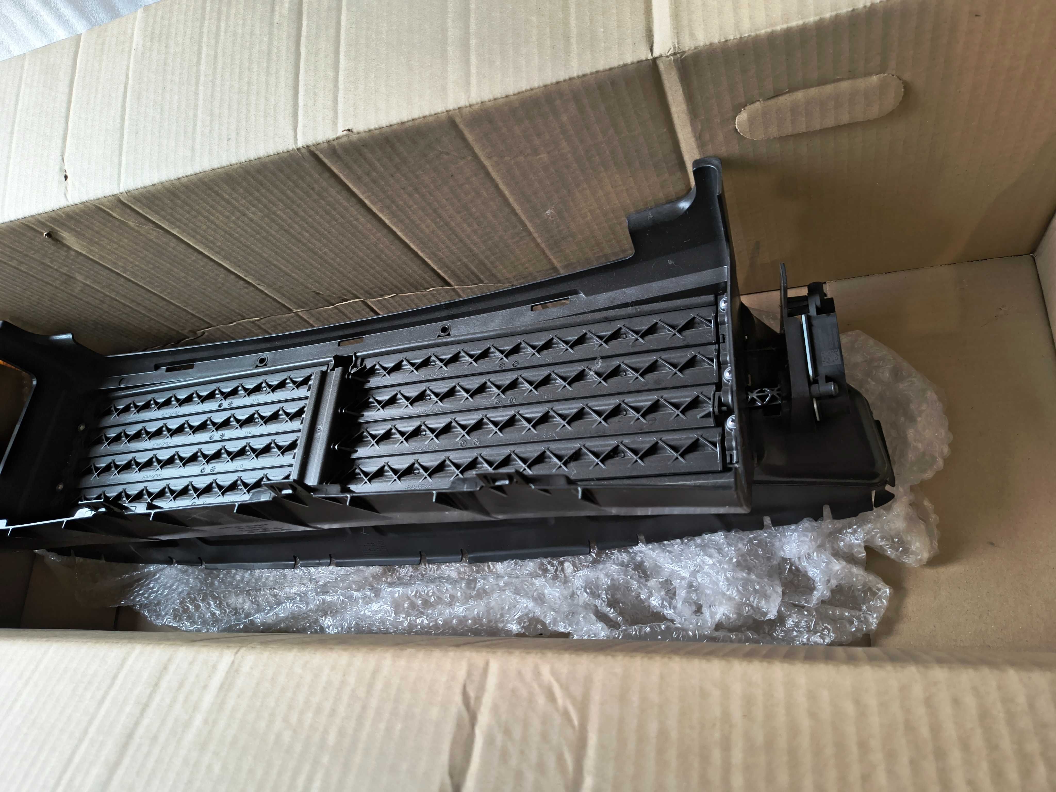 Kierownica aktywny wlot powietrza dol V40 Volvo OE 314.254.19 NOWY ORG