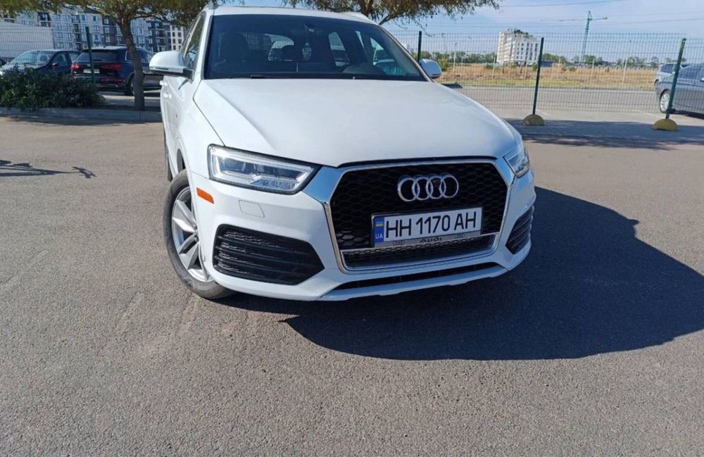 Автомобиль AUDI Q 3