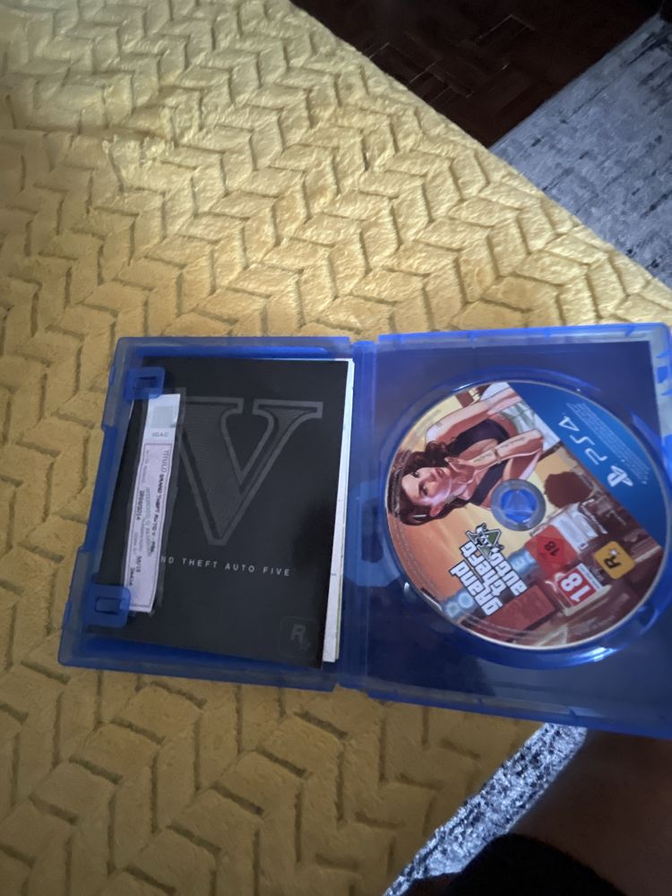 GTA V para ps4 ( spaceito dinheiro em mão)