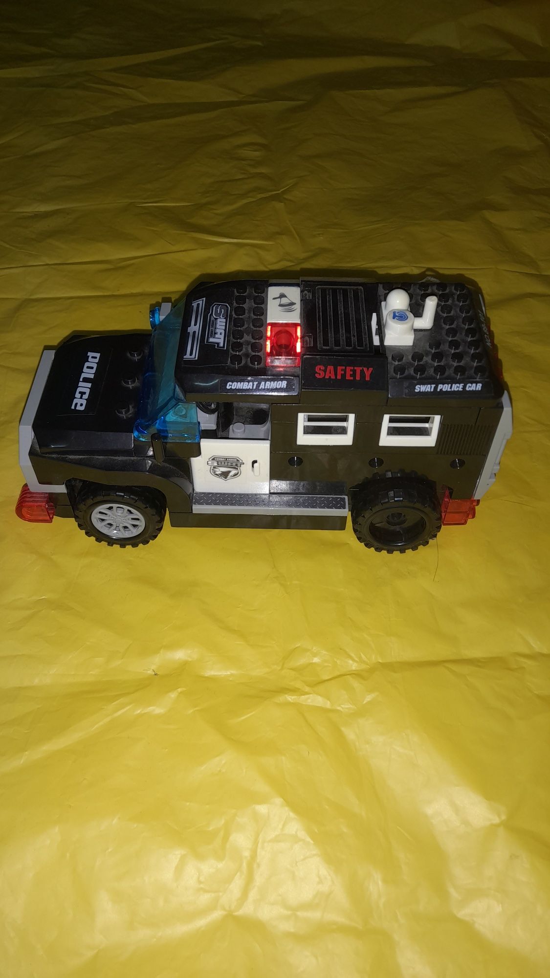 Pojazd Police SWAT + figurki.