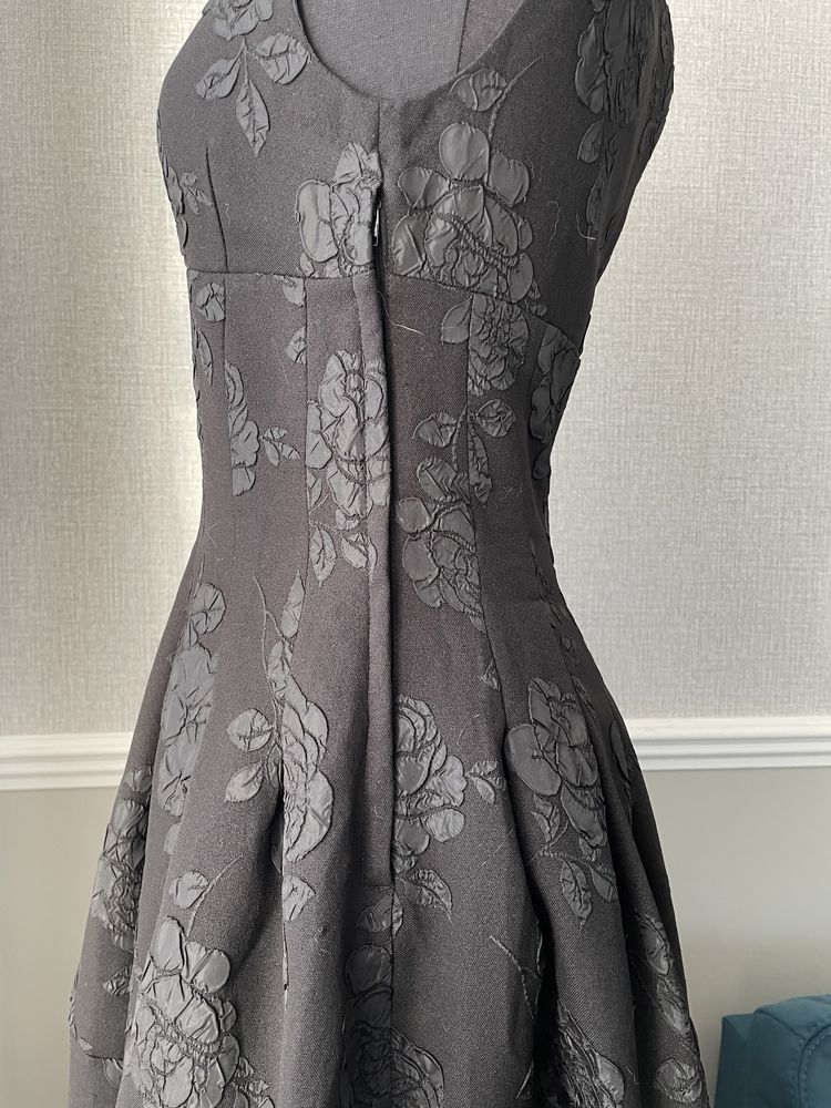 Czarna wizytowa suknia, tłoczony wzór H&M r. 34