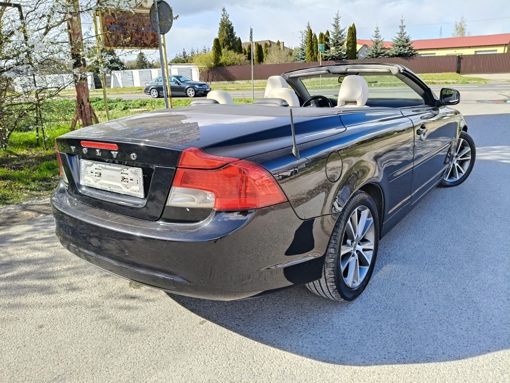 Volvo C70 2,0d  LIFT automat Momentum  *** Czarny  na beżu ***