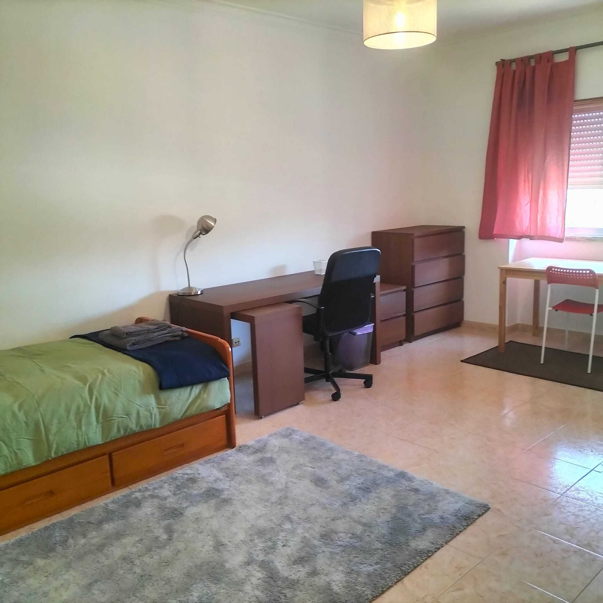 Quarto apenas para estudantes (Rapazes)
Monte da Caparica