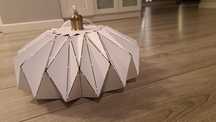 Lampa metalowa biała, złota w stylu origami