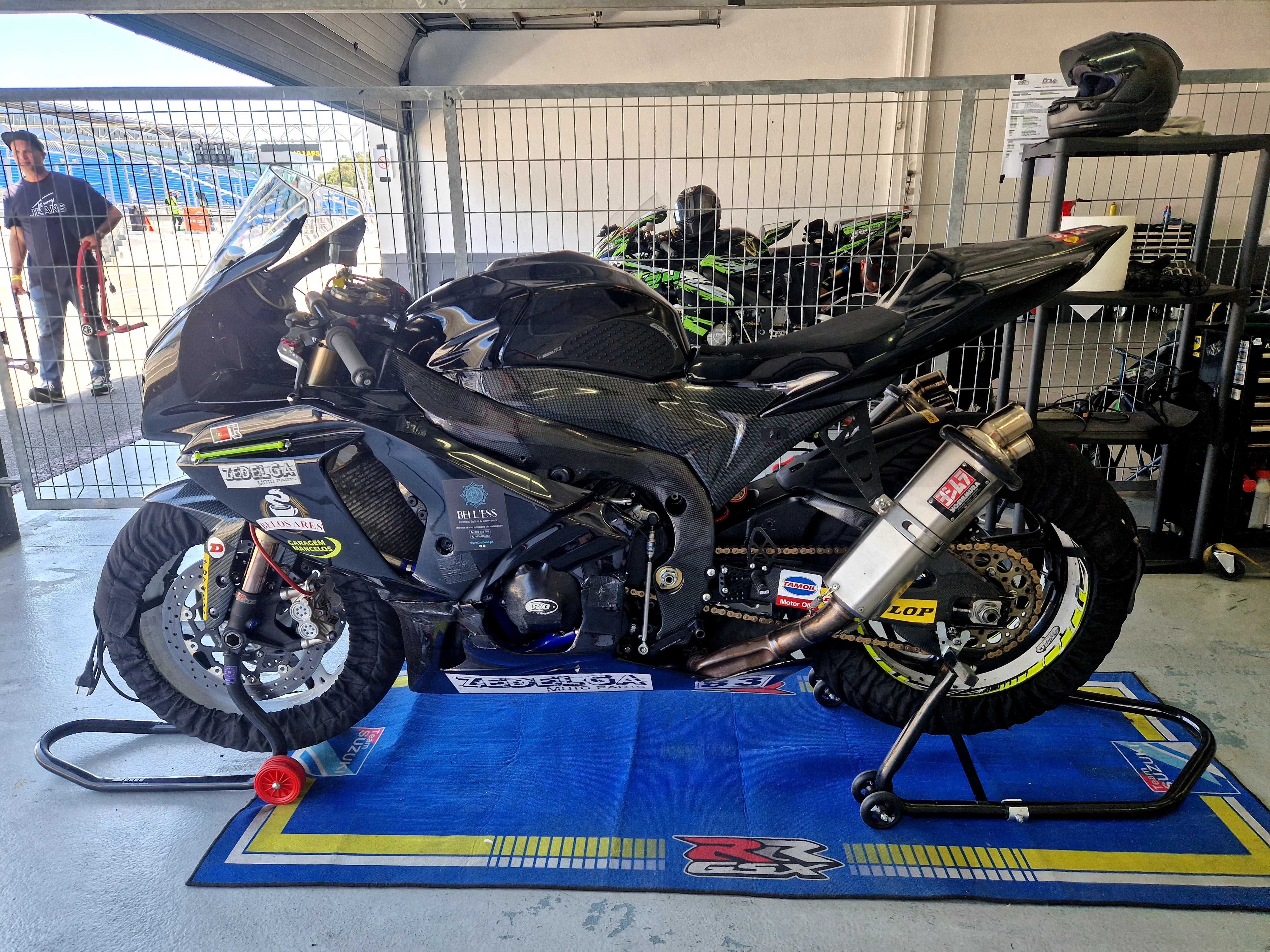 Suzuki gsxr 1000 L0 de circuito