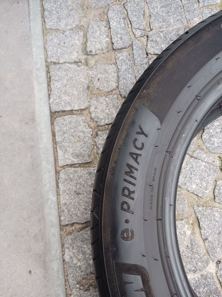 Vendo pneus semi-novos 225/55/18 Michelin