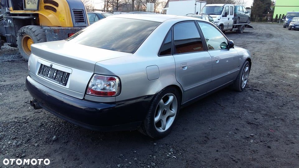 Na części Audi A4 B5 Sedan 1.6 Manual 101 KM 1995-98 LY7M