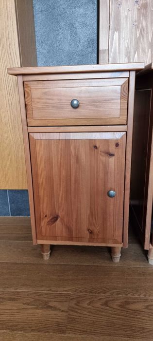 Sprzedam meble do sypialni- IKEA HEMNES - łóżko, szafki nocne, komodę.