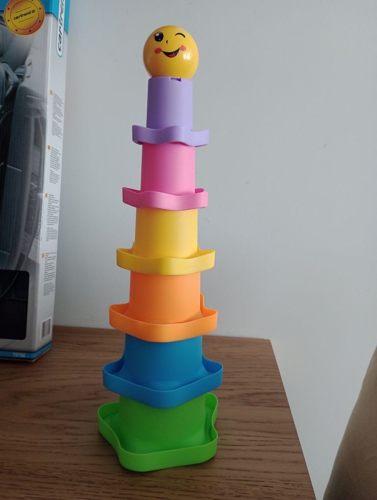 Układanka wieża dla niemowlaka z piłką