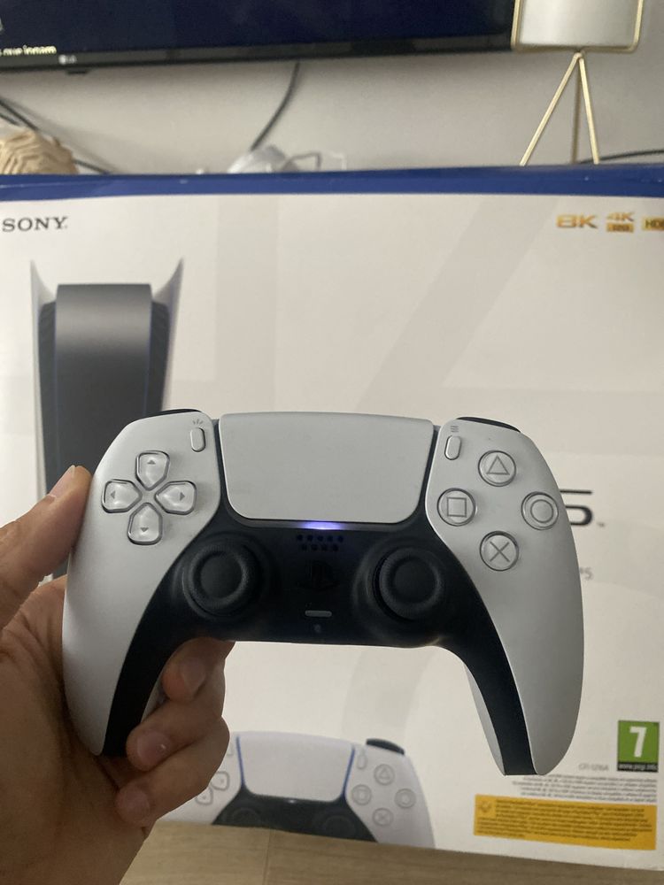 Playstation 5 825GB + Comando DualSense