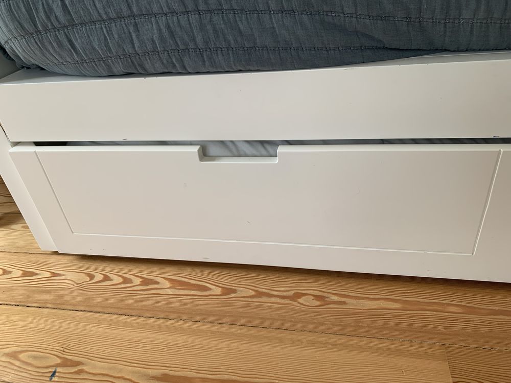 Cama com gavetão por baixo